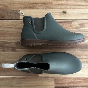 Bogs Sweetpea II Chelsea Boot (Size 6)